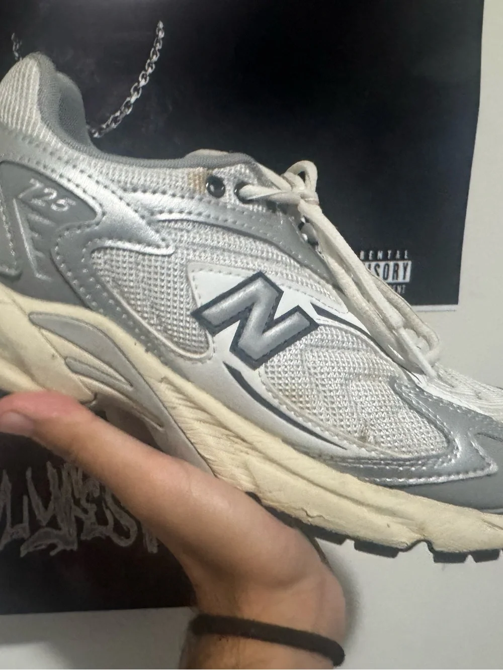 New Balance 725 metallic silver slate grey & cream size 9 men